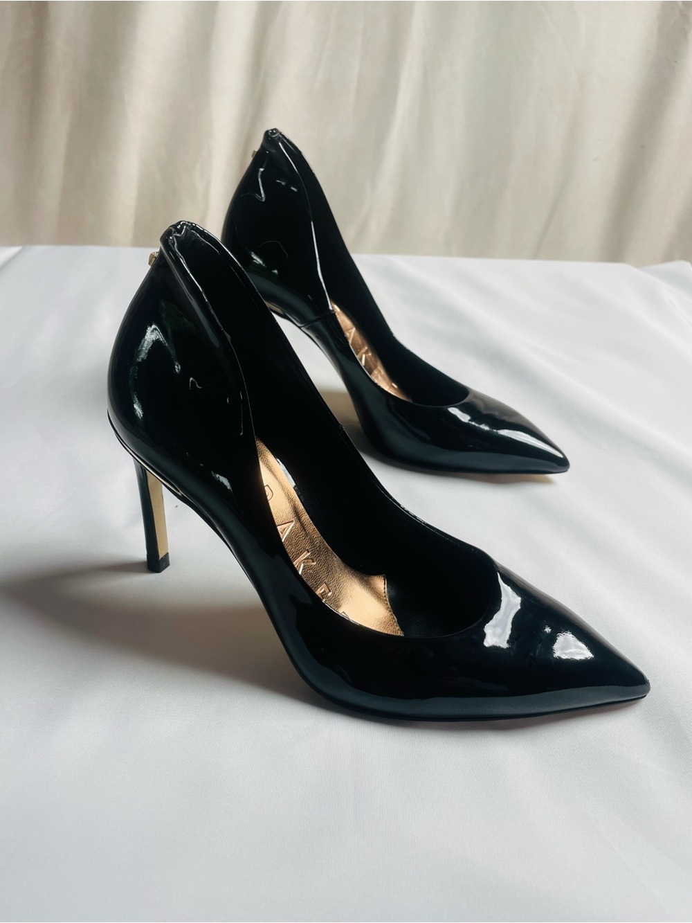 TED BAKER London Black Patent Leather Pointed Toe Pumps Size 36 / US 5.5/6